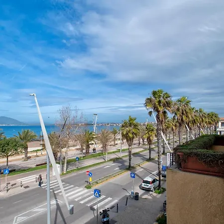 Seduti Di Fronte Al Mare Alghero